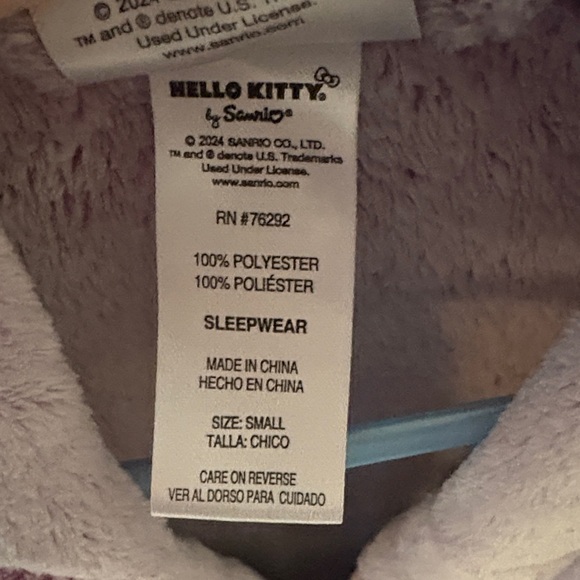 Hello Kitty Lavender Kids Robe - Picture 5 of 7